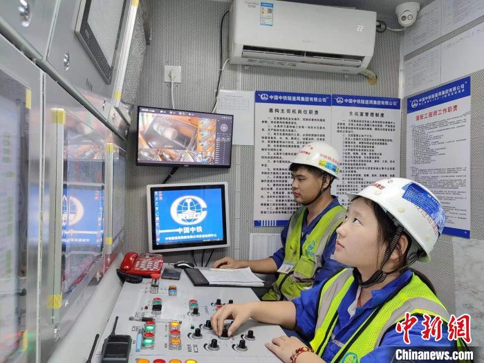 中國最大水壓、最大埋深海底隧道工程建設(shè)快速推進