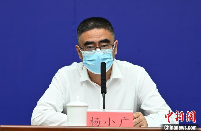 成都市政府副秘書長(zhǎng)、市衛(wèi)健委主任楊小廣?！“苍?攝