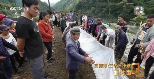面對面丨“路就在腳下！” 這里的村民日子越過越幸福