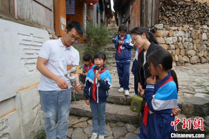 杜曉帆與該中心教師團隊積極探索文化遺產(chǎn)方法論，深耕鄉(xiāng)村遺產(chǎn)領(lǐng)域?！?fù)旦大學(xué)國土與文化資源研究中心供圖