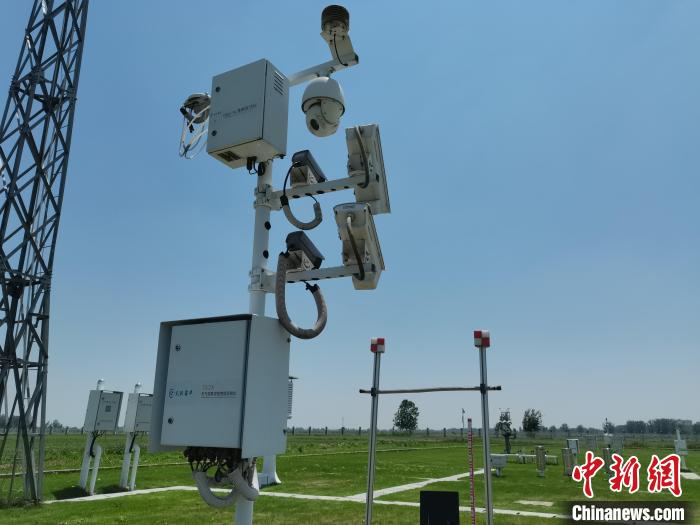 壽縣國家氣候觀象臺內(nèi)各種觀測設(shè)備?！侨?攝