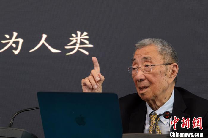 高能論壇上，丁肇中先生與現場聽眾交流?！?lt;a target='_blank' href='/'><p  align=