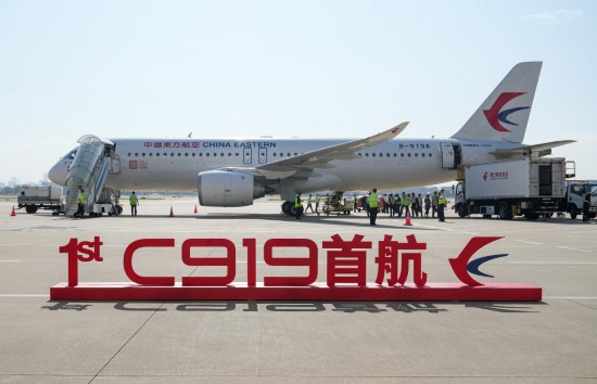 這是在上海虹橋國際機(jī)場停機(jī)坪拍攝的C919飛機(jī)（5月28日攝）。新華社記者丁汀攝