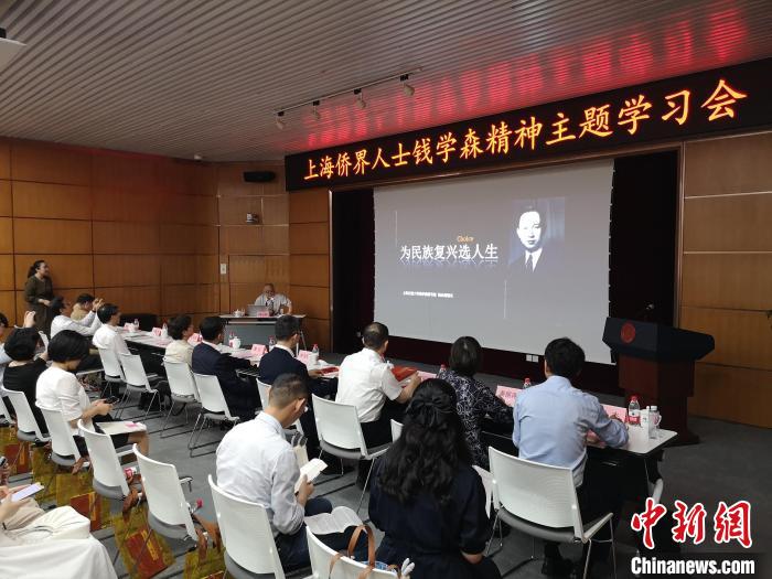 上海交通大學(xué)錢學(xué)森圖書館館長、錢學(xué)森之子錢永剛以“為民族復(fù)興選人生”為題作專題報告?！》队畋?攝