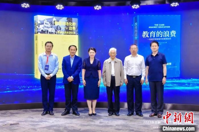 數(shù)智時(shí)代教育面臨怎樣的新機(jī)遇？專家：積極挖潛創(chuàng)新、謹(jǐn)慎應(yīng)對(duì)挑戰(zhàn)