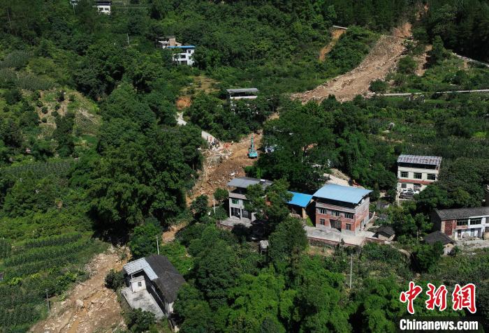 圖為航拍重慶萬州救援現(xiàn)場?！￡惓?攝