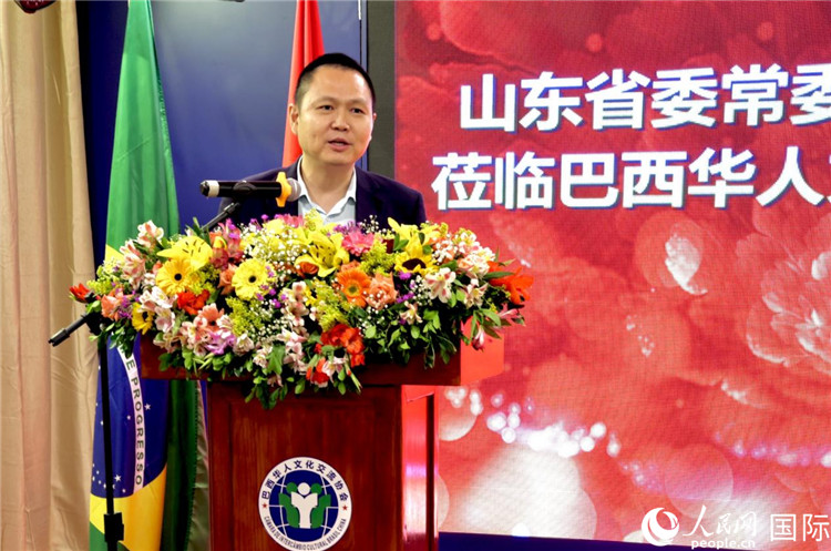中國駐里約熱內(nèi)盧總領館副總領事王尉育致辭。人民網(wǎng)記者宋亦然攝
