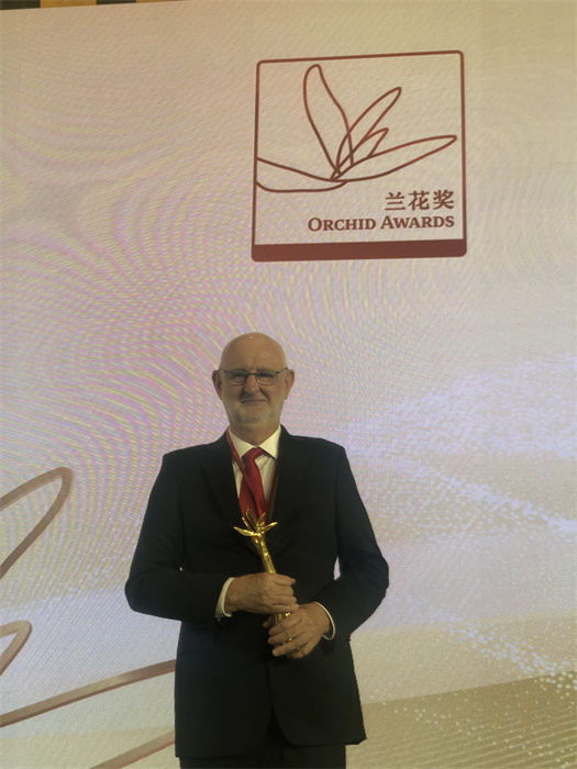 保利諾教授在頒獎(jiǎng)典禮現(xiàn)場(chǎng)。 巴西圣保羅州立大學(xué)孔子學(xué)院供圖。