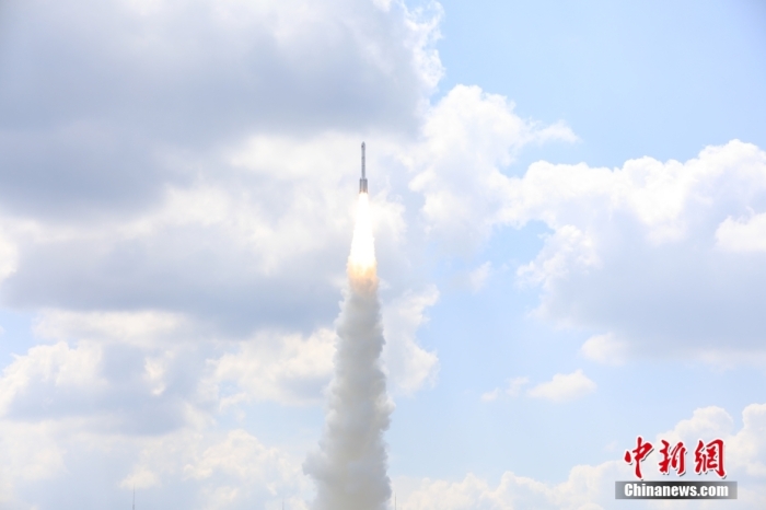 北京時間 2023年9月10日12時30分，中國在太原衛(wèi)星發(fā)射中心使用長征六號改運載火箭，成功將遙感四十號衛(wèi)星發(fā)射升空，衛(wèi)星順利進入預(yù)定軌道，發(fā)射任務(wù)獲得圓滿成功。該衛(wèi)星主要用于開展電磁環(huán)境探測及相關(guān)技術(shù)試驗。此次任務(wù)是長征系列運載火箭第487次飛行。王曉虎 攝