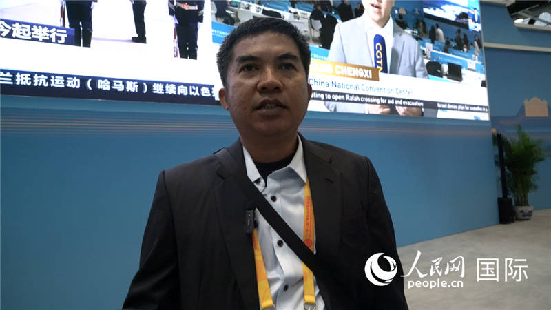 印尼《辛加朗綜合日報》記者班邦·蘇利斯提奧（Bambang Sulistio）與記者交談。人民網(wǎng) 楊春燕攝
