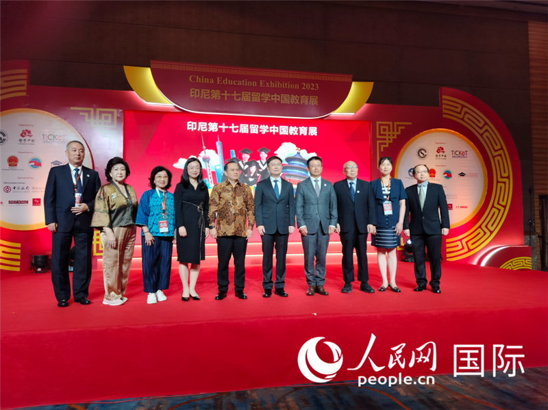 與會嘉賓合影。人民網(wǎng)記者  李培松攝