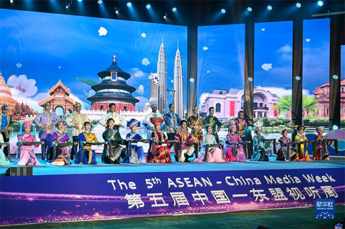 10月21日，在馬來西亞行政首都普特拉賈亞，演員在第五屆中國—東盟視聽周開幕活動上表演。新華社記者 程一恒 攝