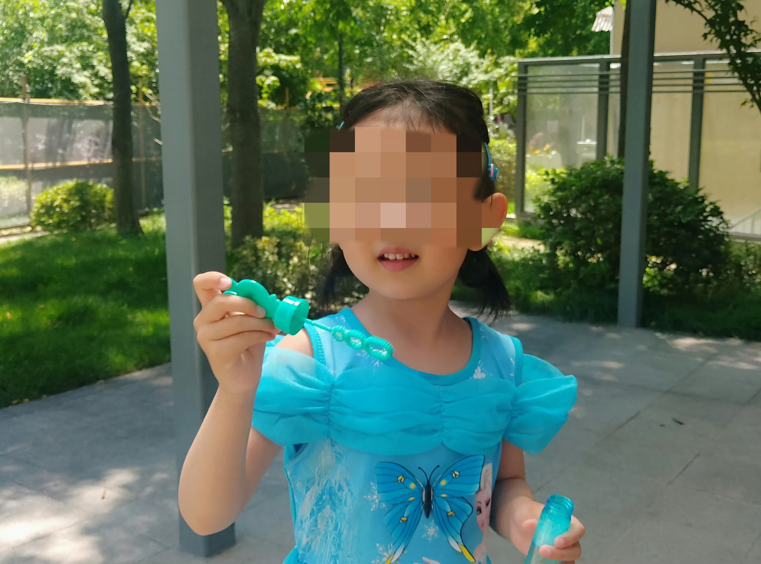 海灘失蹤女童。圖源：女童家人社交賬號