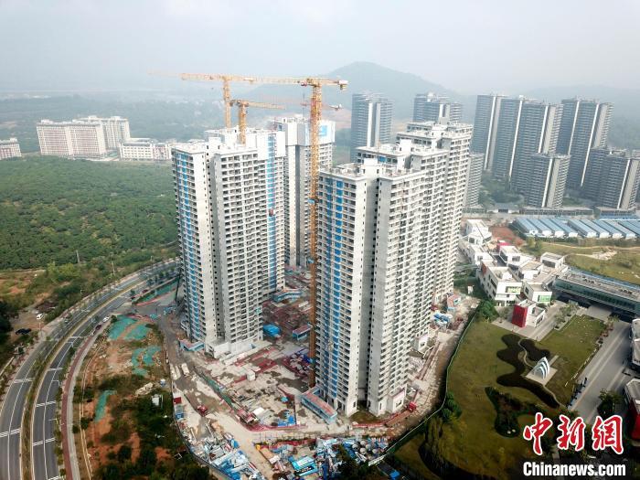 廣州一在建樓盤。 范少鵬 攝