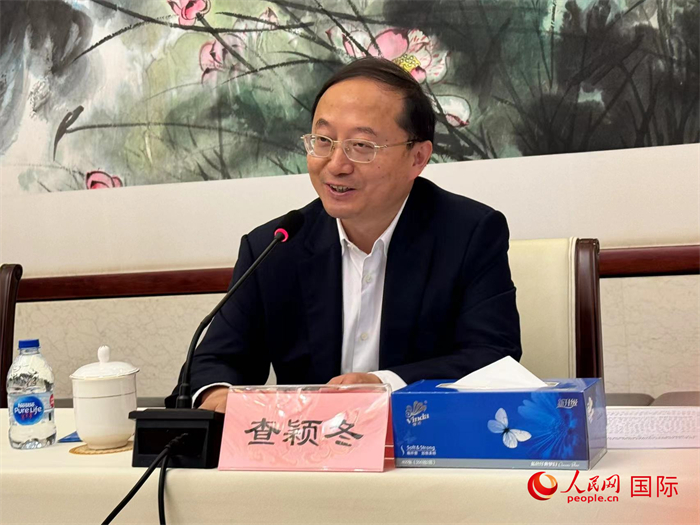 10月31日，蘇州市人民政府副市長查穎冬在第五屆中法文化論壇媒體吹風(fēng)會上講話。（人民網(wǎng) 謝瑩攝）