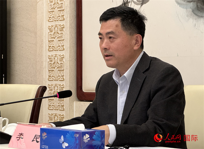 10月31日，歐美同學(xué)會秘書長李民在第五屆中法文化論壇媒體吹風(fēng)會上講話。（人民網(wǎng) 謝瑩攝）
