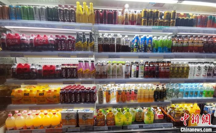 某超市的飲料區(qū)。 <a target='_blank' href='/' ><p  align=