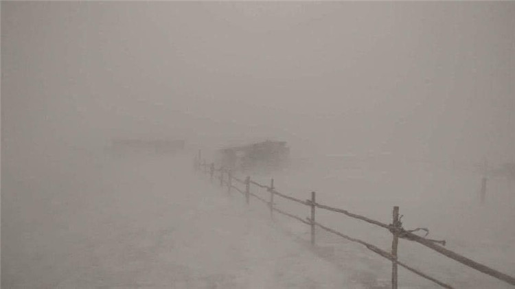 2023年11月4日，蒙古國(guó)部分省份發(fā)生暴風(fēng)雪天氣。蒙古國(guó)緊急情況總局官網(wǎng)圖片