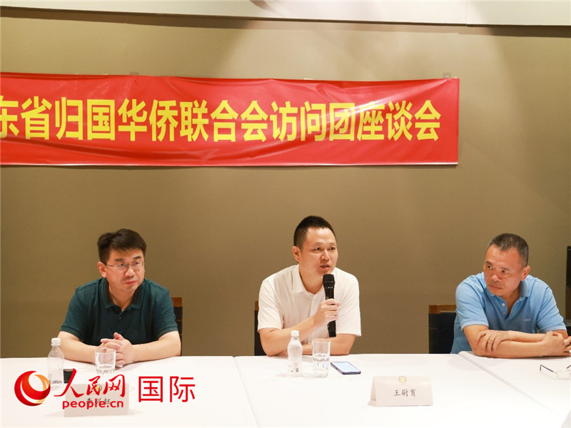 中國駐里約總領館副總領事王尉育（中）在座談會上致辭。人民網記者 陳海琪攝