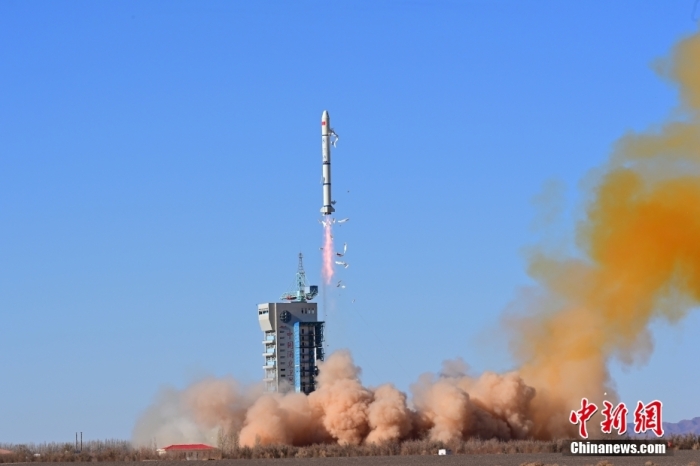 北京時(shí)間2023年11月16日11時(shí)55分，我國(guó)在酒泉衛(wèi)星發(fā)射中心使用長(zhǎng)征二號(hào)丙運(yùn)載火箭，成功將新一代海洋水色觀測(cè)衛(wèi)星發(fā)射升空，衛(wèi)星順利進(jìn)入預(yù)定軌道，發(fā)射任務(wù)獲得圓滿成功。此次任務(wù)是長(zhǎng)征系列運(yùn)載火箭第497次飛行。汪江波 攝