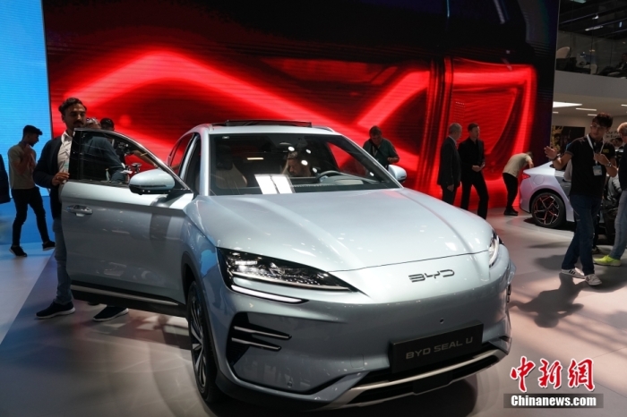 2023年德國國際汽車及智慧出行博覽會(IAA mobility)(亦簡稱慕尼黑國際車展)將于9月5日正式開幕。在9月4日舉行的媒體日，記者看到諸品牌紛紛攜“拳頭”產(chǎn)品亮相。圖為當(dāng)日比亞迪SEAL U在歐洲首秀。<a target='_blank' href='/'><p  align=