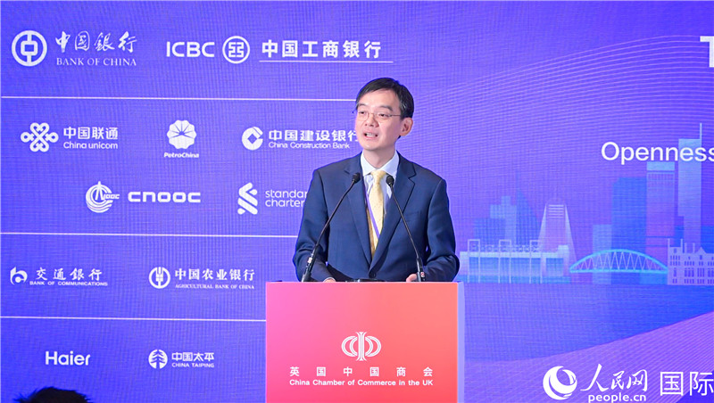 英國中國商會會長、中國銀行倫敦分行行長方文建 致歡迎辭。人民網(wǎng) 郭錦標(biāo)攝