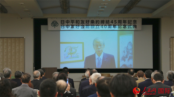 日本前首相福田康夫向活動(dòng)發(fā)來(lái)視頻賀詞。人民網(wǎng) 許可攝
