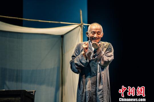 游本昌《弘一法師·最后之勝利》劇照。游思涵 攝