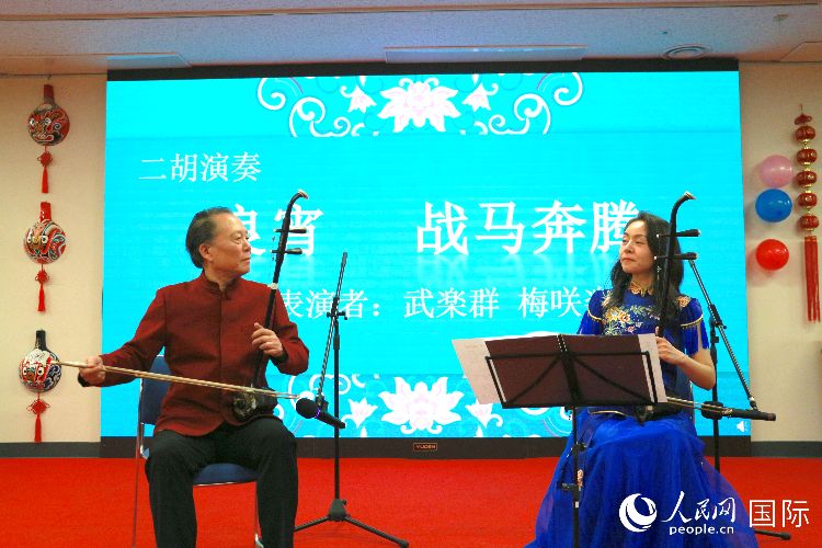 二胡合奏。人民網(wǎng) 許可攝
