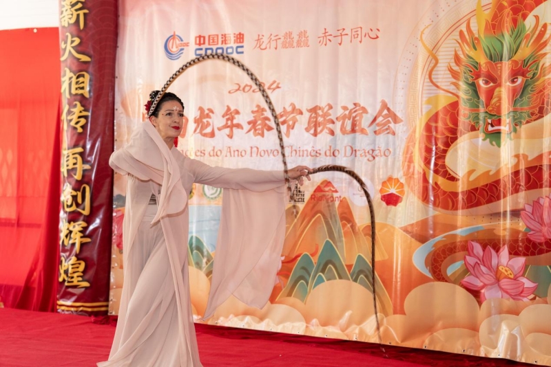 巴西藝術家表演中國舞。里約天主教大學孔子學院供圖