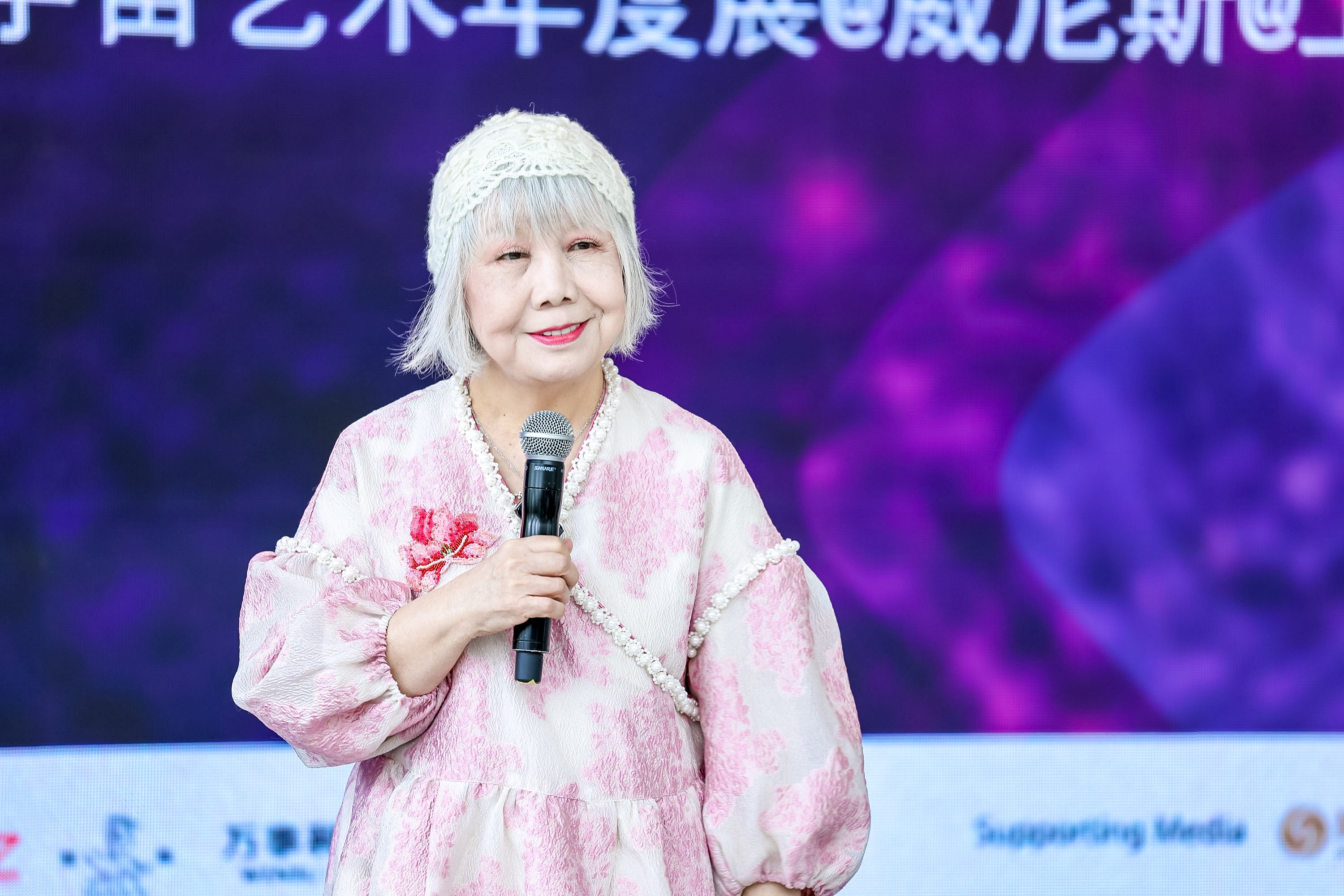 圖3：資深策展人、藝評家、臺北實踐大學教授陸蓉之致辭（圖片：鳳凰中心）