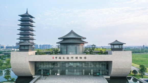  運(yùn)河畔的揚(yáng)州中國大運(yùn)河博物館。 齊立廣攝
