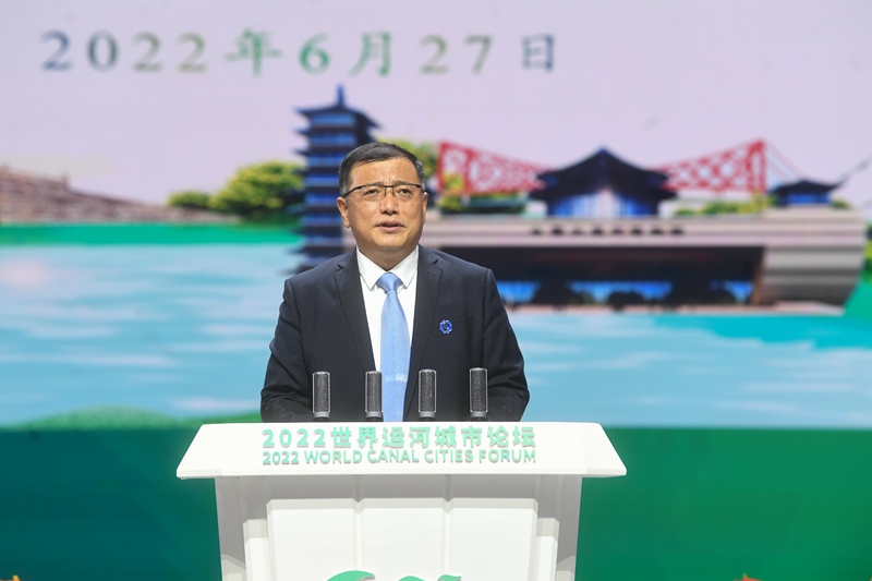 揚(yáng)州市委常委、常務(wù)副市長陳鍇竑作推介發(fā)言。邵丹攝