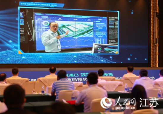 圖為浦口區(qū)集成電路企業(yè)介紹智能制造系統(tǒng)。浦口區(qū)委宣傳部供圖