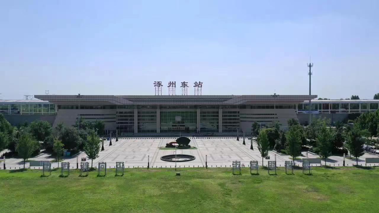 通勤專列高鐵始發(fā)站涿州東站。 熊華明、王聚言攝