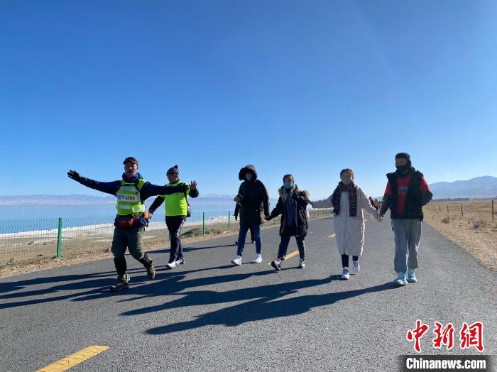圖為徒步現(xiàn)場(chǎng)。　李江寧 攝