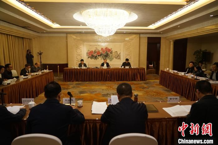 圖為座談會(huì)現(xiàn)場?！∨擞隄?攝