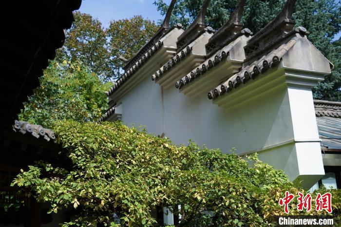 圖為西寧園林植物園內(nèi)的蘇式風(fēng)格建筑?！●R銘言 攝