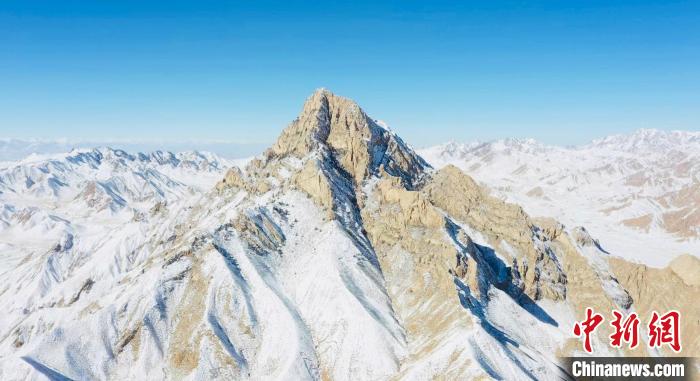 圖為山川被白雪覆蓋?！《继m縣融媒體中心供圖