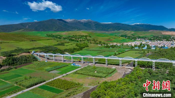 圖為引大濟湟西干渠的渡槽。(資料圖) 青海省水利廳 供圖