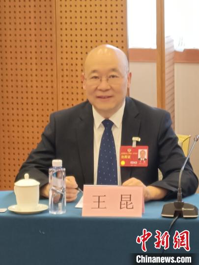 圖為全國(guó)政協(xié)委員，農(nóng)工黨青海省委會(huì)主委王昆。　受訪(fǎng)者供圖