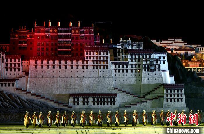 3月17日，西藏拉薩，《文成公主》大型史詩劇演出現(xiàn)場(chǎng)。　李林 攝