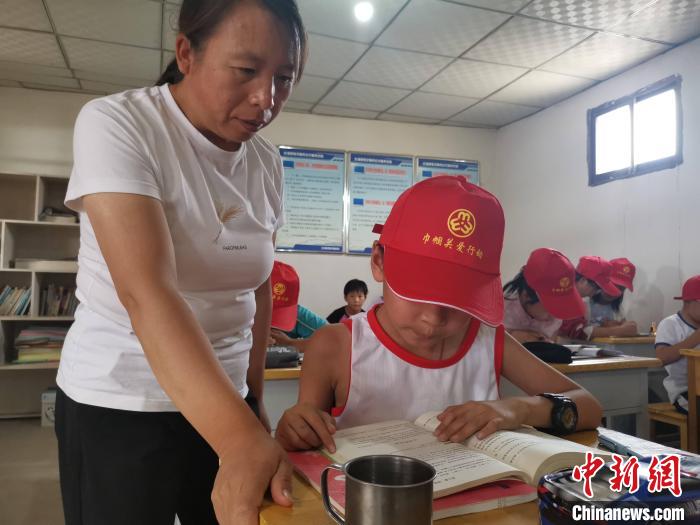 甘肅鄉(xiāng)村巾幗標兵干一行愛一行：教書、建勞務(wù)施工隊成“大拿”