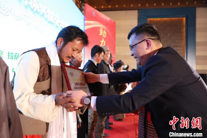 圖為拉薩市銀企對(duì)接洽談會(huì)現(xiàn)場(chǎng)。　格桑倫珠 攝