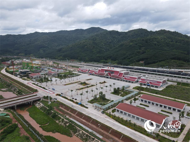 航拍云南磨憨口岸。 人民網(wǎng)記者 符皓攝