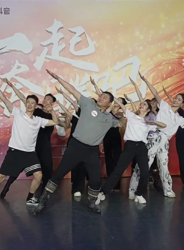 講好中華民族共同體故事，讓網(wǎng)絡(luò)“連心”更“聚心”