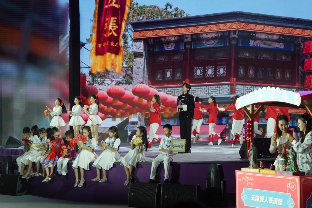 《津門謠》節(jié)目現(xiàn)場(chǎng)。人民網(wǎng)記者 于凱攝