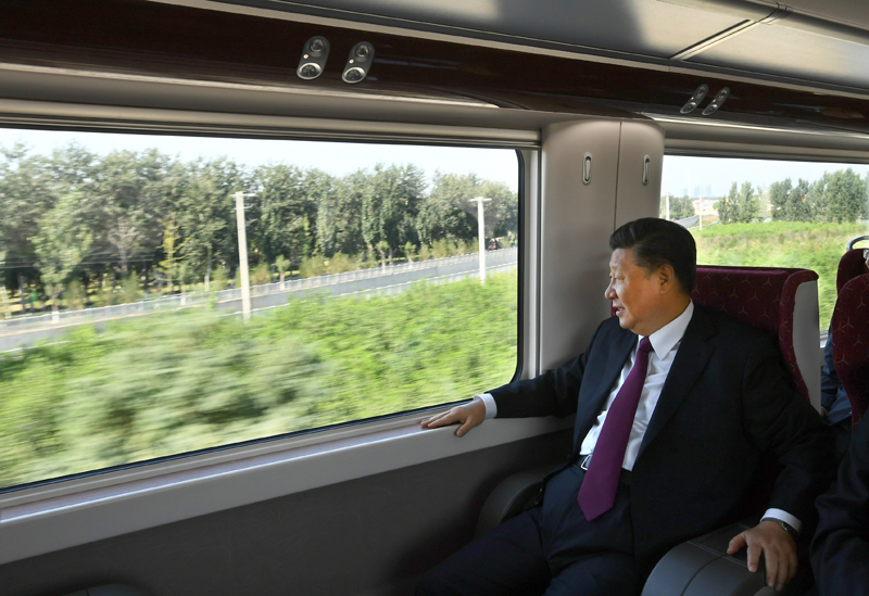 2019年9月25日，習(xí)近平總書記乘坐軌道列車前往北京大興國(guó)際機(jī)場(chǎng)。