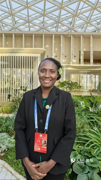 所羅門群島婦女、青年、兒童與家庭事務(wù)部新聞發(fā)言人尼祿·凡科莎接受人民網(wǎng)采訪。 人民網(wǎng) 吳詩敏攝