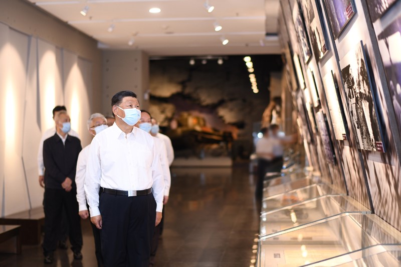 2022年8月16日至17日，中共中央總書記、國家主席、中央軍委主席習(xí)近平在遼寧考察。這是16日下午，習(xí)近平在錦州市考察遼沈戰(zhàn)役紀(jì)念館。 新華社記者 燕雁 攝